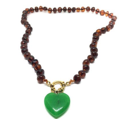 Colar de Âmbar Cognac com Fecho e Coração em Jade