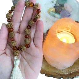 Japamala Rudraksha e Âmbar Cognac 27 contas