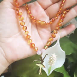 Colar de Âmbar com Pendente Dança