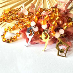 Colar de Âmbar com Pendente Dança